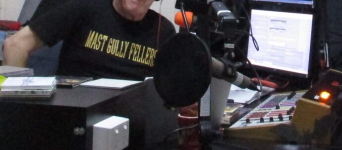 Maestro on the mic wearing Mast Gully Fellers shirt
